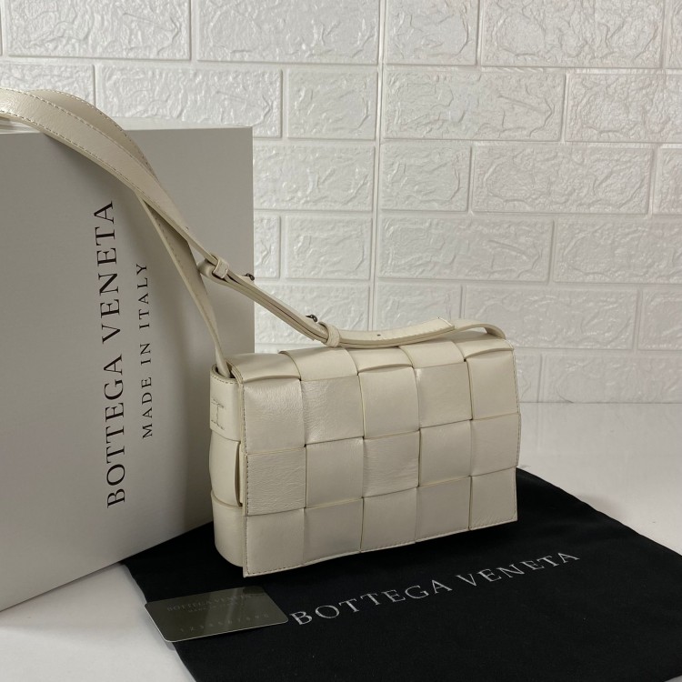 BOTTEGA VENETA CASSETE BEJ